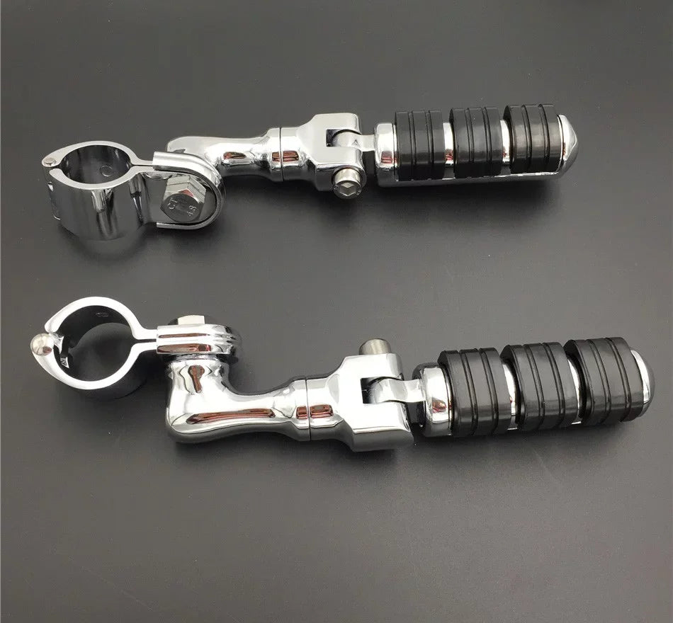 HTT-MOTOR Chrome Regular Footrest Foot Pegs with 1-1/2" 1.5" Short Angled Clamps For Harley Sportster 883 XL 1200/Triumph Rocket 3 /Kawasaki Vulcan VN400 VN900 VN1500 VN2000