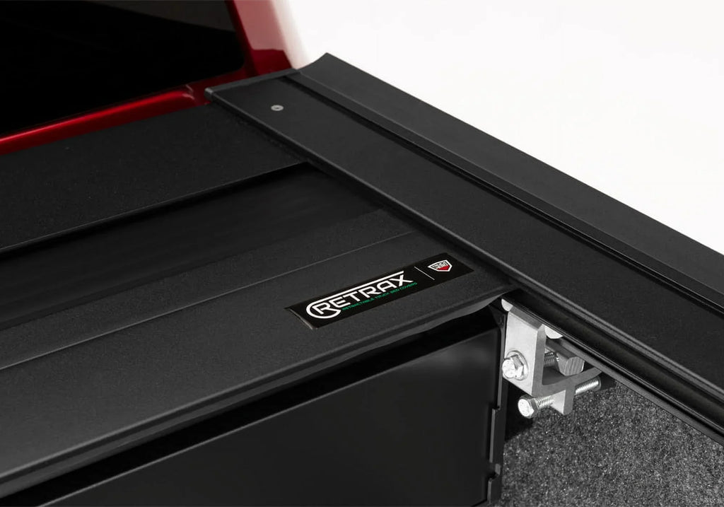 Retrax By Realtruck Retrax By Realtruck Retraxone XR Retractable Truck Tonneau shield appropriate With Select 2014-2018, 2019 Ltd/Lgcy Chevy/GMC Silverado/Sierra 1500, 2015-19 2500/3500 6'7" Bed