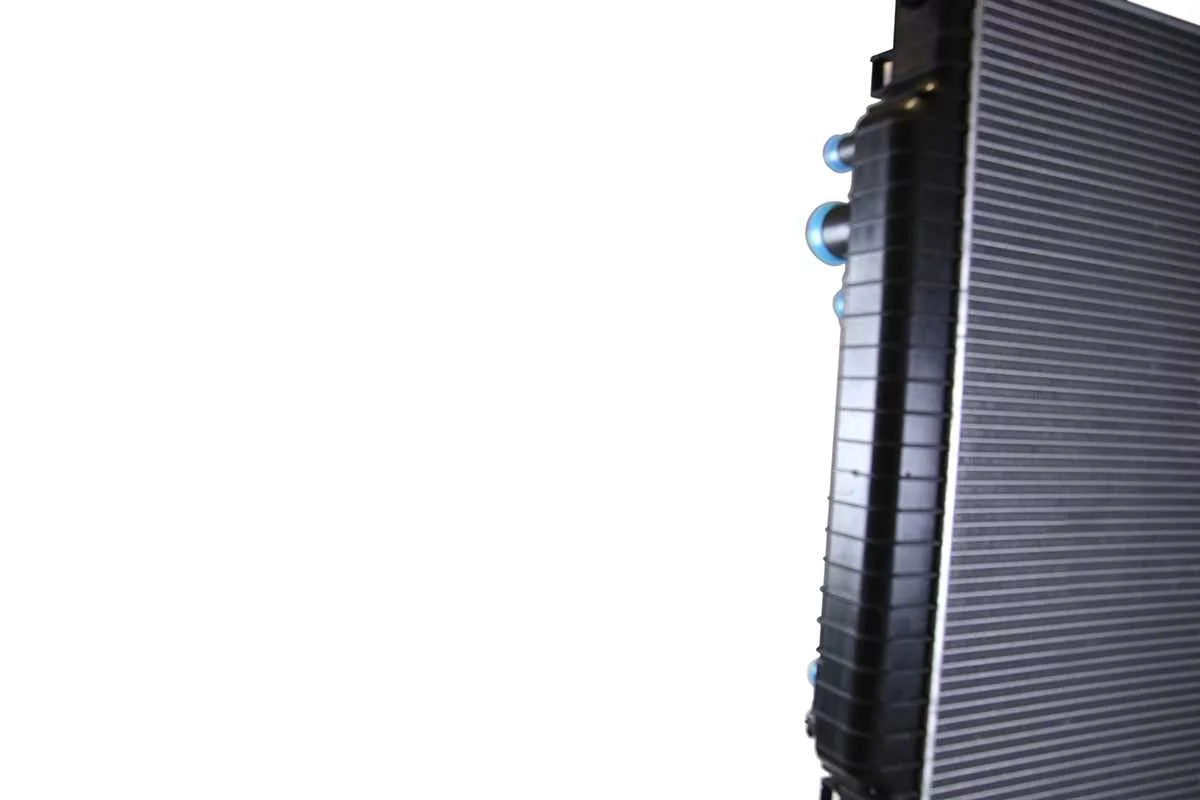 AutoShack Radiator Replacement for 1999 2000 2001 2002 2003 2004  F-350 Super Duty F-250 Super Duty 2000-2005 Excursion 6.8L 7.3L V8 4WD RWD RK802