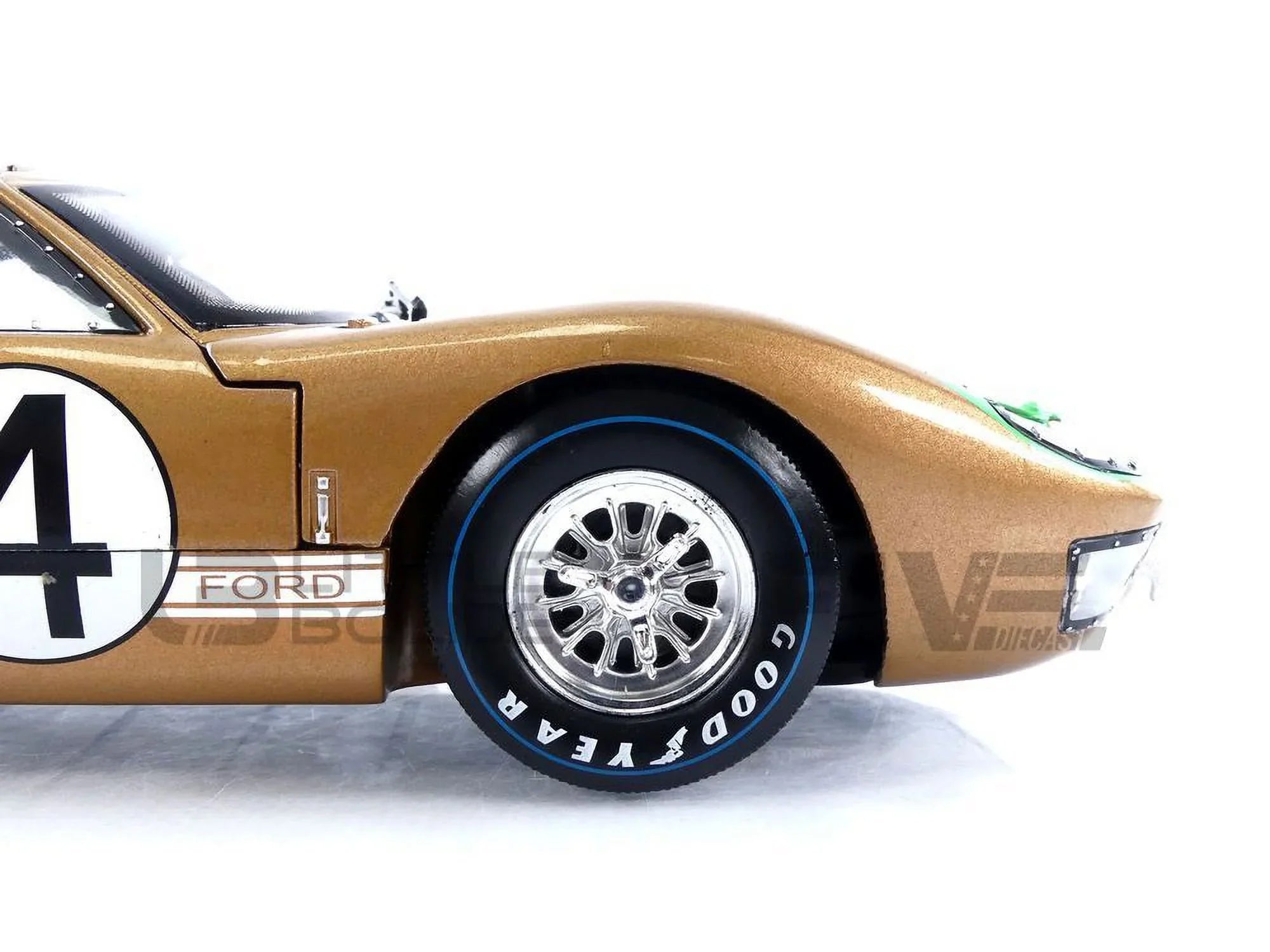 Shelby Collectibles SC414 1966  GT-40 MK 2 Gold No.4 1-18 Diecast Car Model