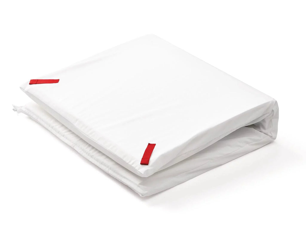 BabyBjorn Travel Crib Light Silver and Fitted Sheet Bundle Pack