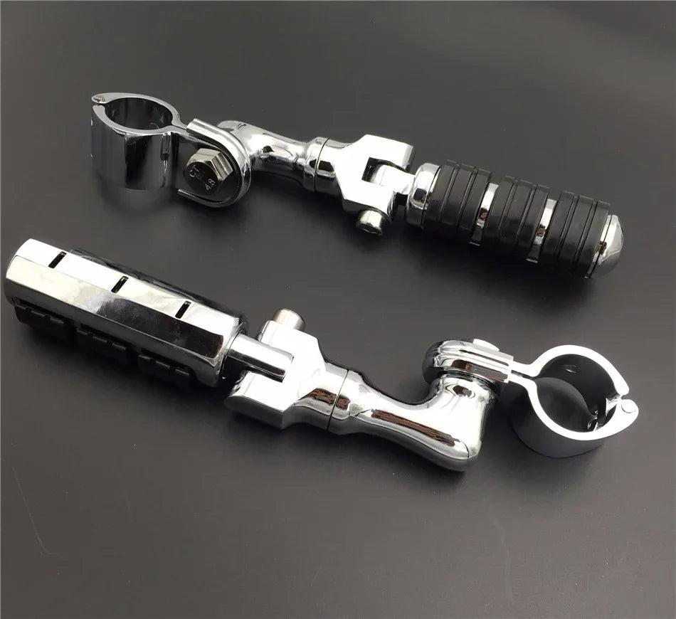 HTT-MOTOR Chrome Regular Footrest Foot Pegs with 1-1/2" 1.5" Short Angled Clamps For Harley Sportster 883 XL 1200/Triumph Rocket 3 /Kawasaki Vulcan VN400 VN900 VN1500 VN2000