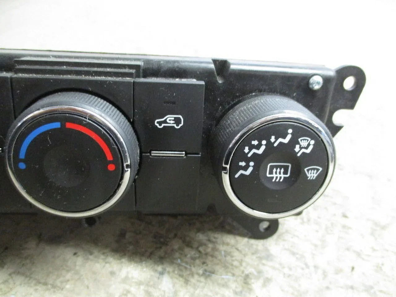 Pre-Owned Saturn Vue Manual Climate AC Heater Temperature Control OEM LKQ (Good)