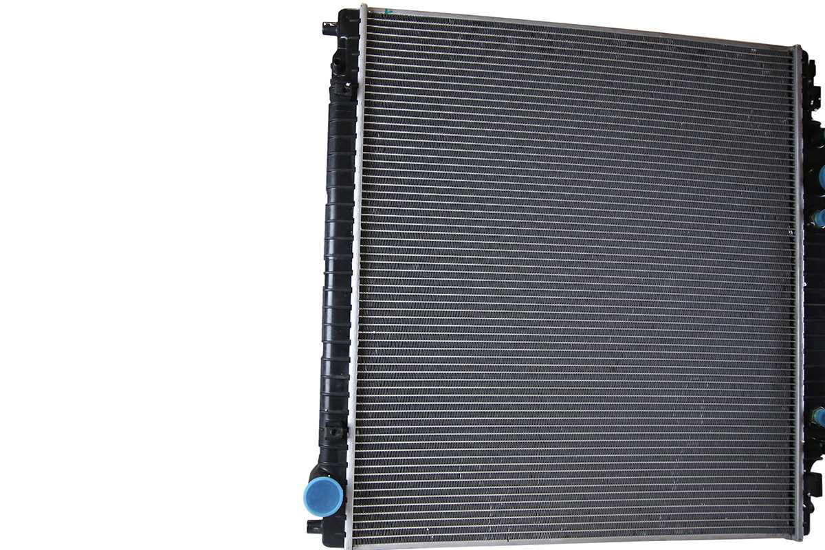 AutoShack Radiator Replacement for 1999 2000 2001 2002 2003 2004  F-350 Super Duty F-250 Super Duty 2000-2005 Excursion 6.8L 7.3L V8 4WD RWD RK802