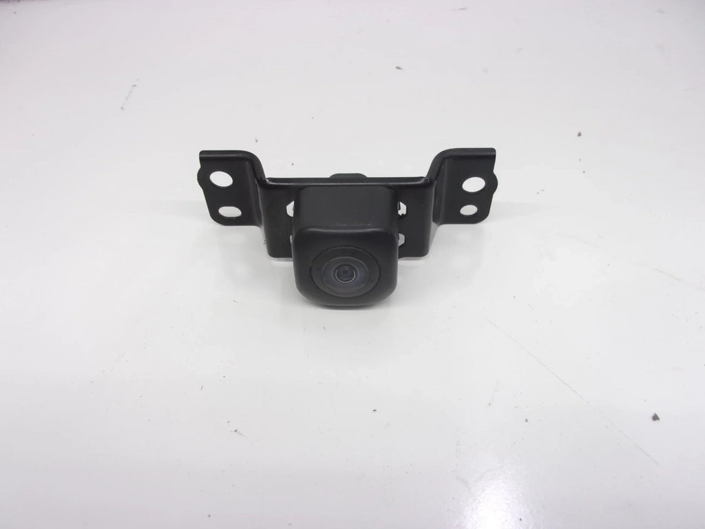 Pre-Owned 2017-2022  Highlander Grille Mtd Surround Front View Camera 867900E081 OEM (Good)