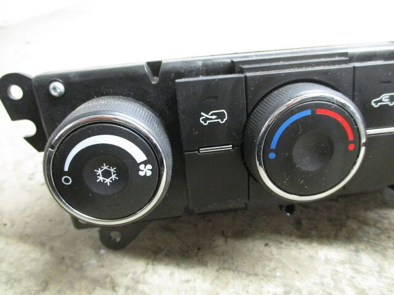 Pre-Owned Saturn Vue Manual Climate AC Heater Temperature Control OEM LKQ (Good)