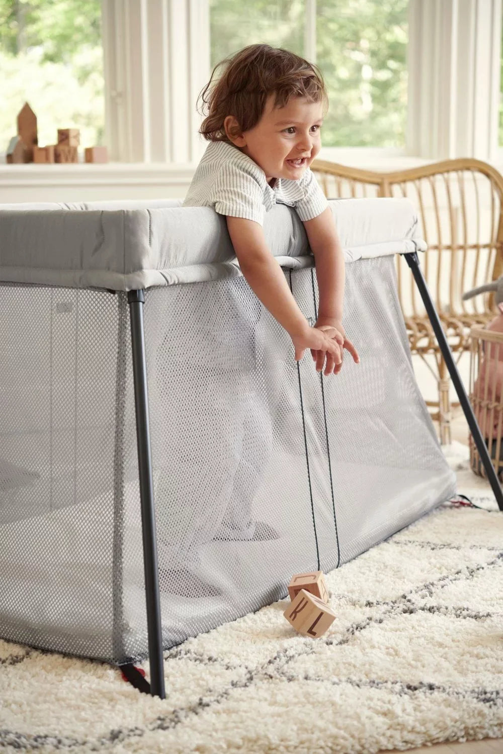 BabyBjorn Travel Crib Light Silver and Fitted Sheet Bundle Pack