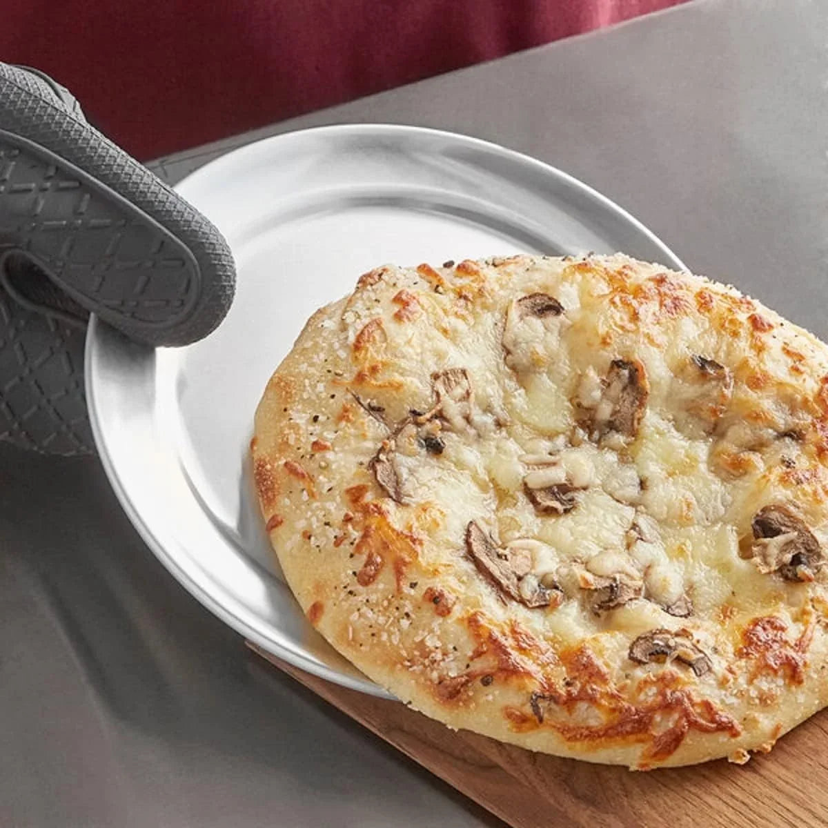 TrueCraftware- Set of 3 Aluminum 8” Pizza Tray Pan Wide Rim- Bakeware Round Pizza Pan Pizza Tray Baking Tray Round Baking Tray for Home Kitchen Pizzeria & Restaurants