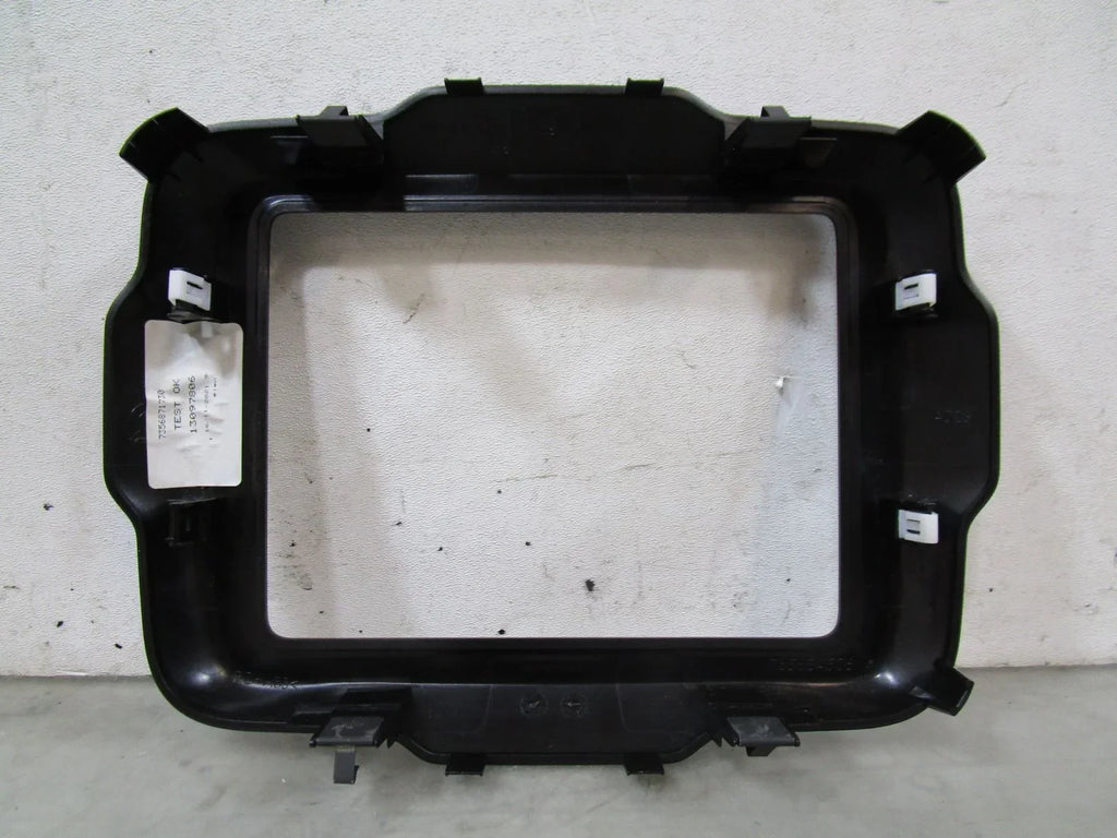 Pre-Owned 21 2021 Jeep Renegade Radio Stereo Trim Bezel OEM (Good)