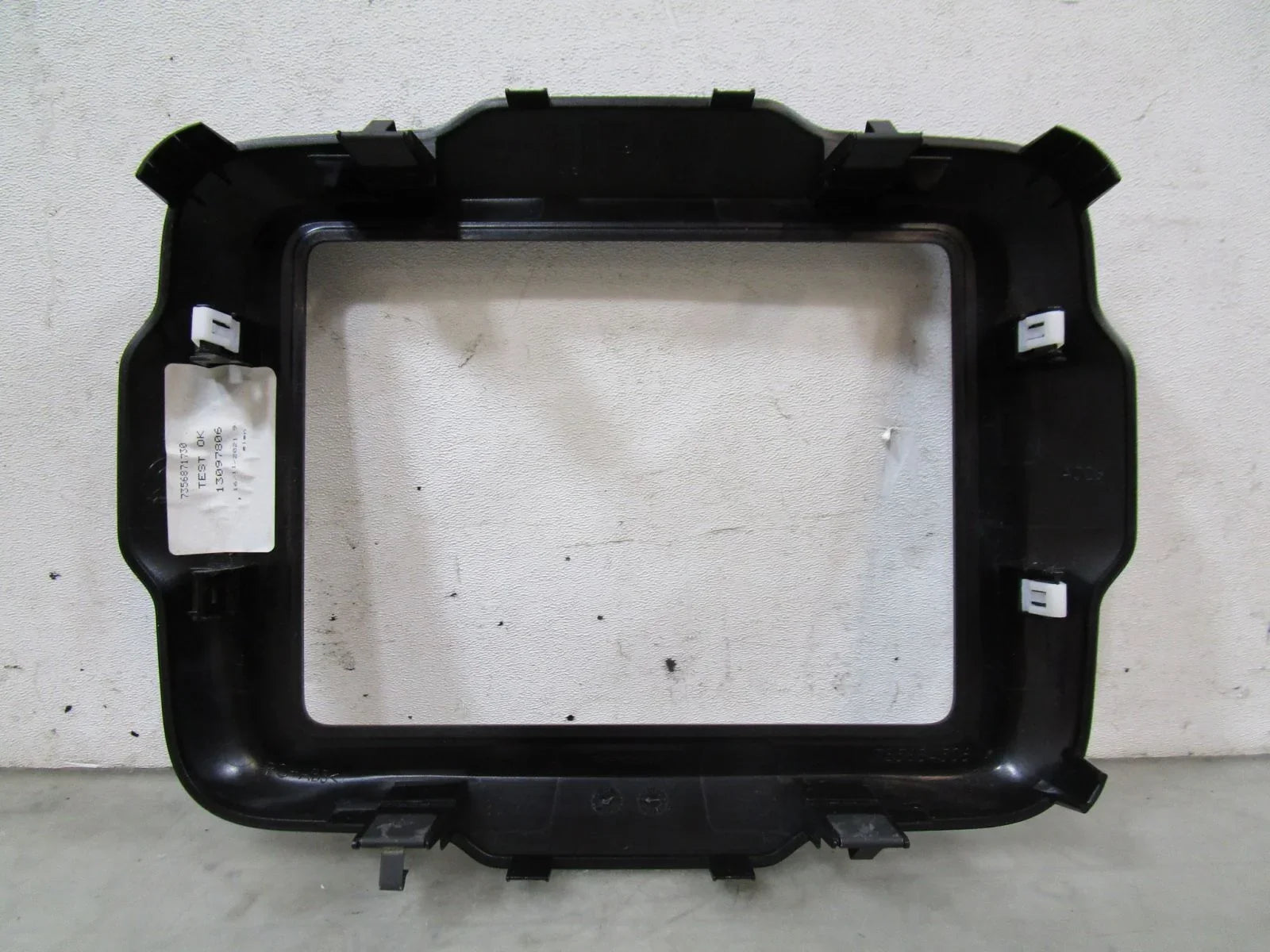 Pre-Owned 21 2021 Jeep Renegade Radio Stereo Trim Bezel OEM (Good)